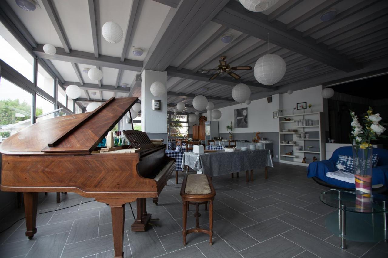 Le Pavillon Bleu Hotel Restaurant ロワイヤン エクステリア 写真